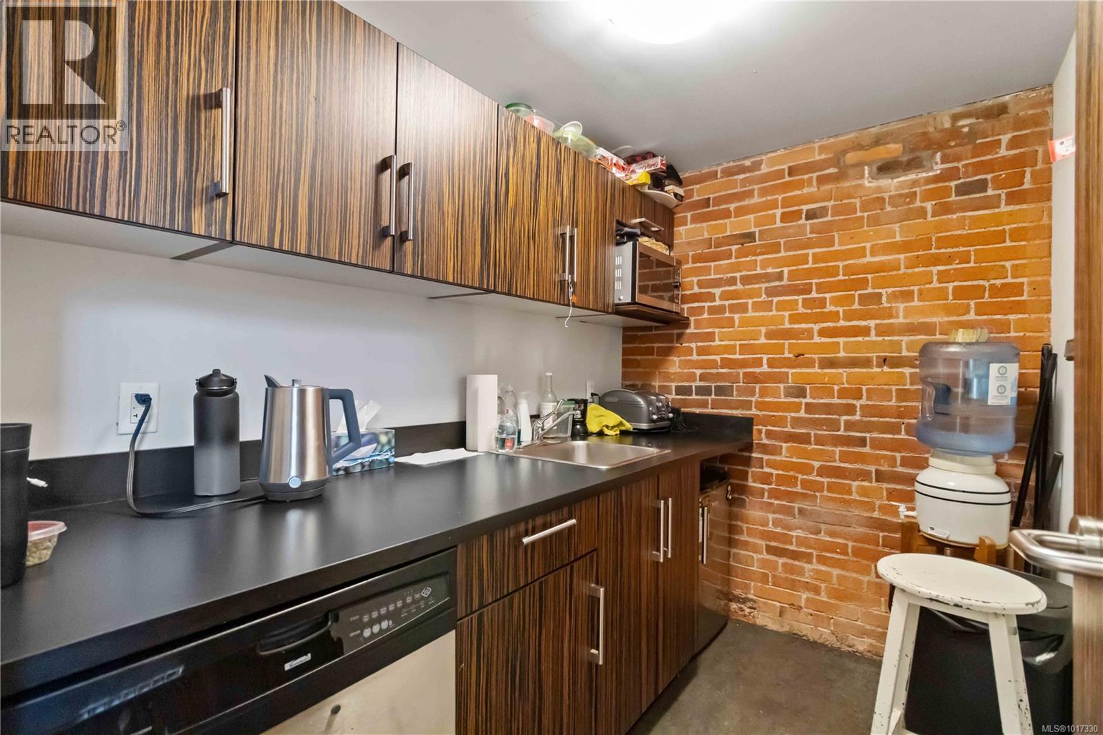 101 534 Yates St, Victoria