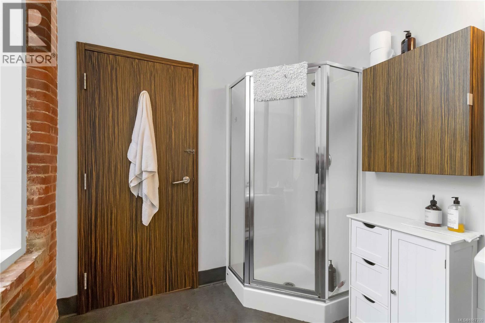 101 534 Yates St, Victoria