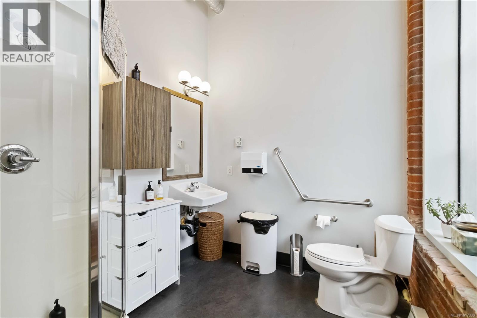 101 534 Yates St, Victoria