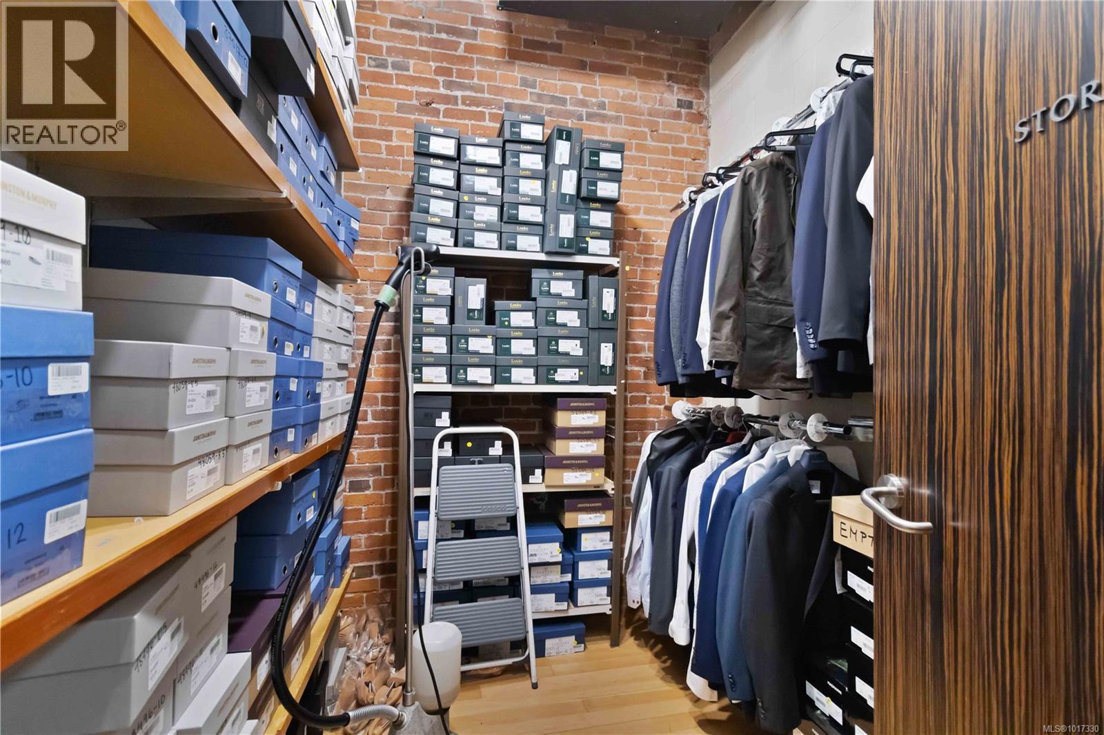 101 534 Yates St, Victoria