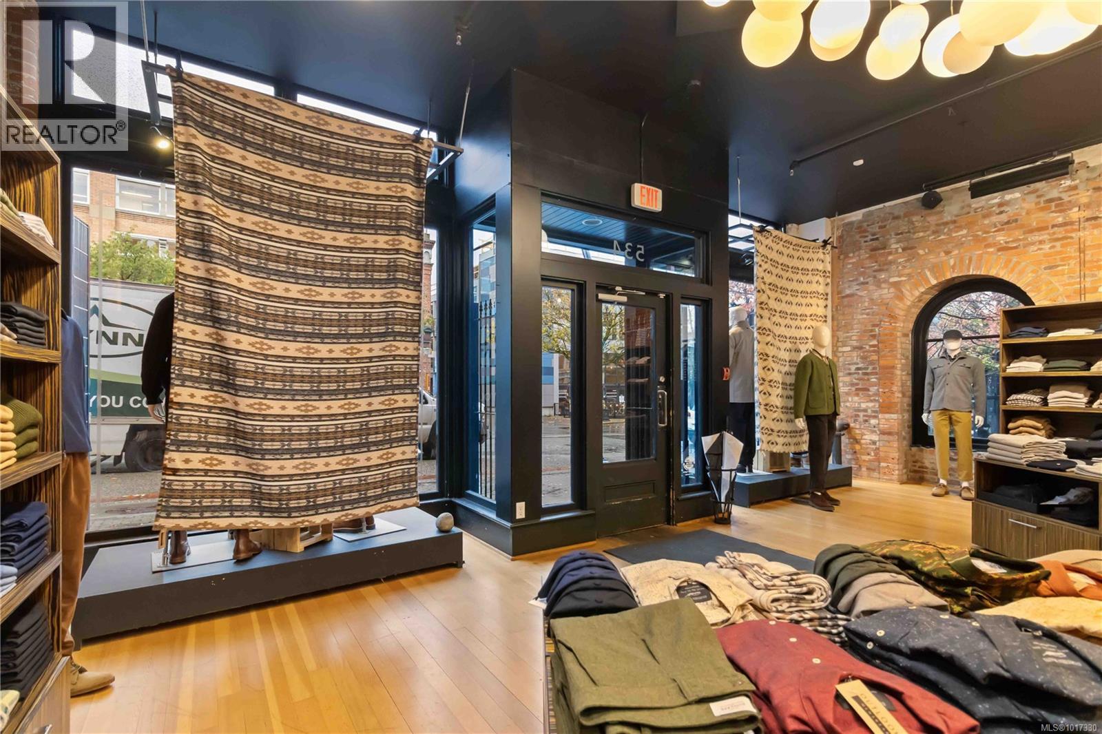 101 534 Yates St, Victoria