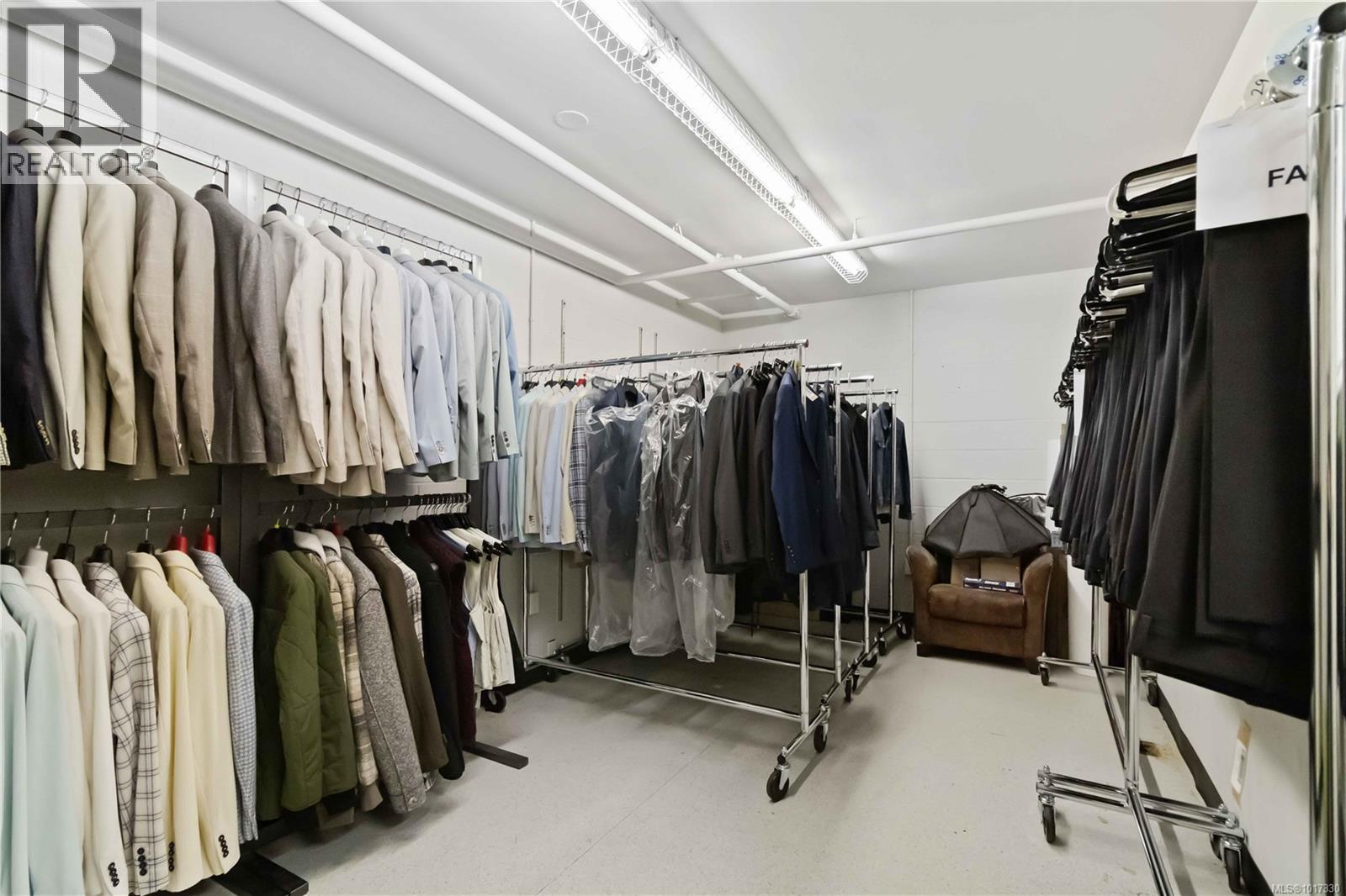 101 534 Yates St, Victoria