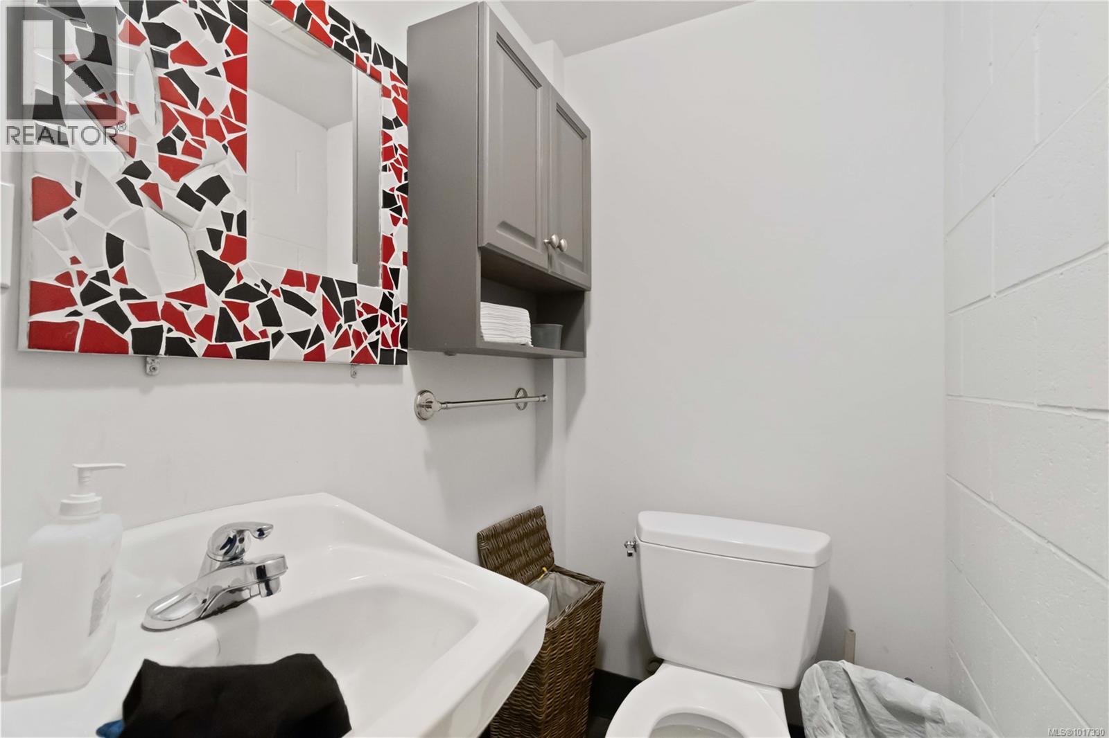 101 534 Yates St, Victoria