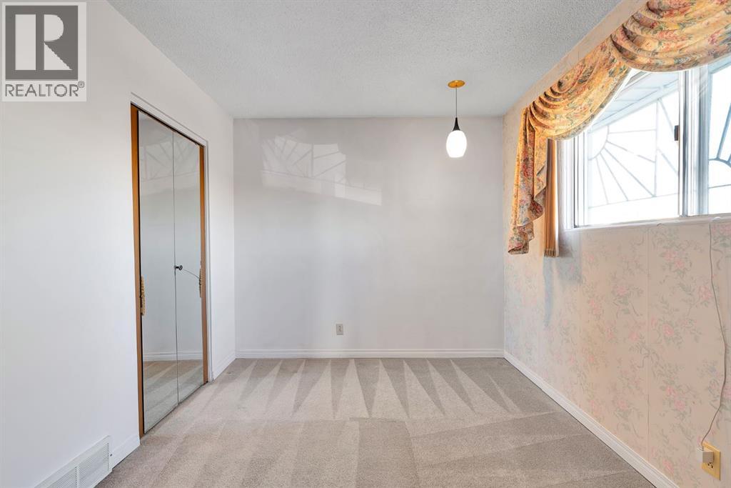 Single Family House Bi-level for Sale in   Street SE Ogden Calgary 