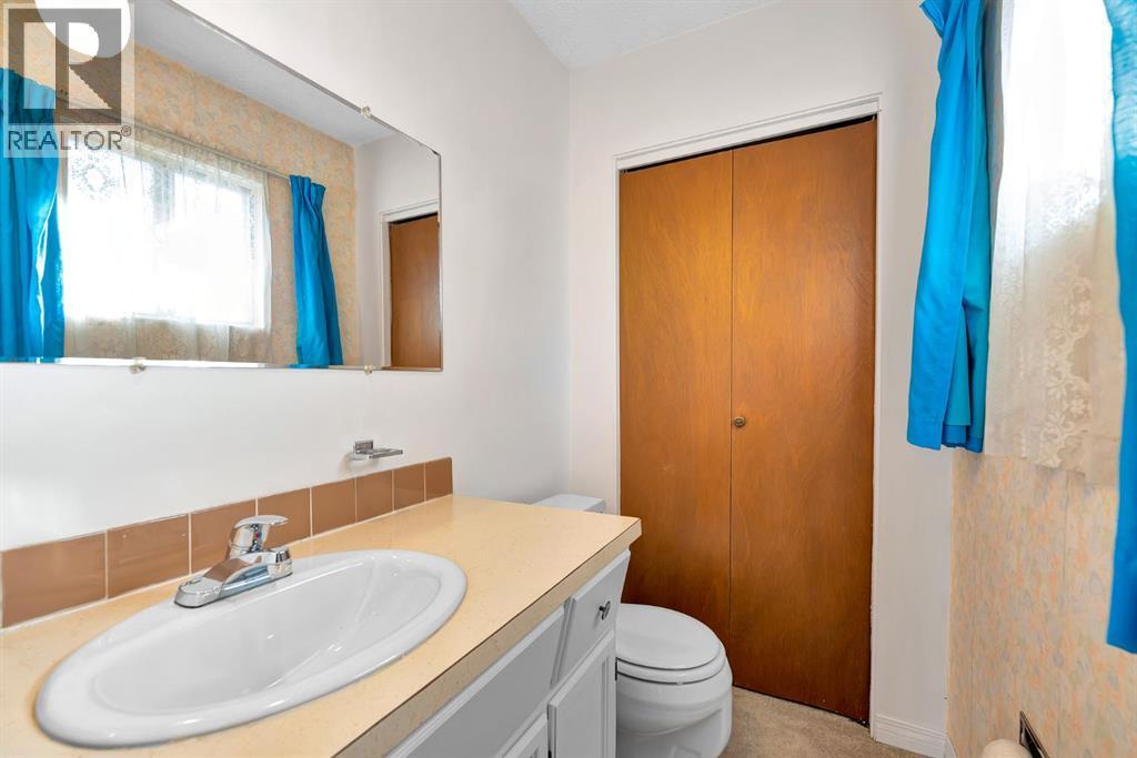 Single Family House Bi-level for Sale in   Street SE Ogden Calgary 