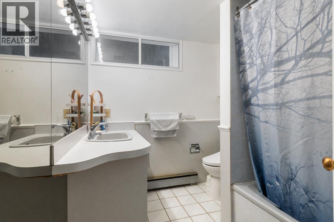 977 BELVEDERE DRIVE, North Vancouver