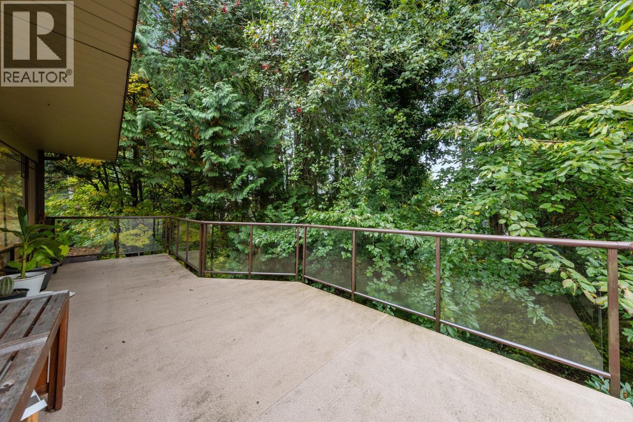 977 BELVEDERE DRIVE, North Vancouver