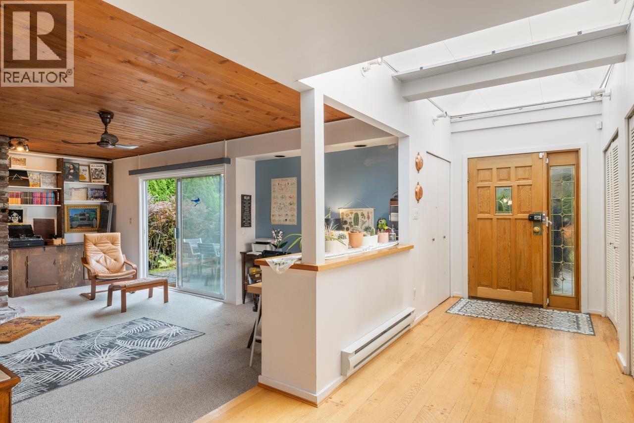 977 BELVEDERE DRIVE, North Vancouver