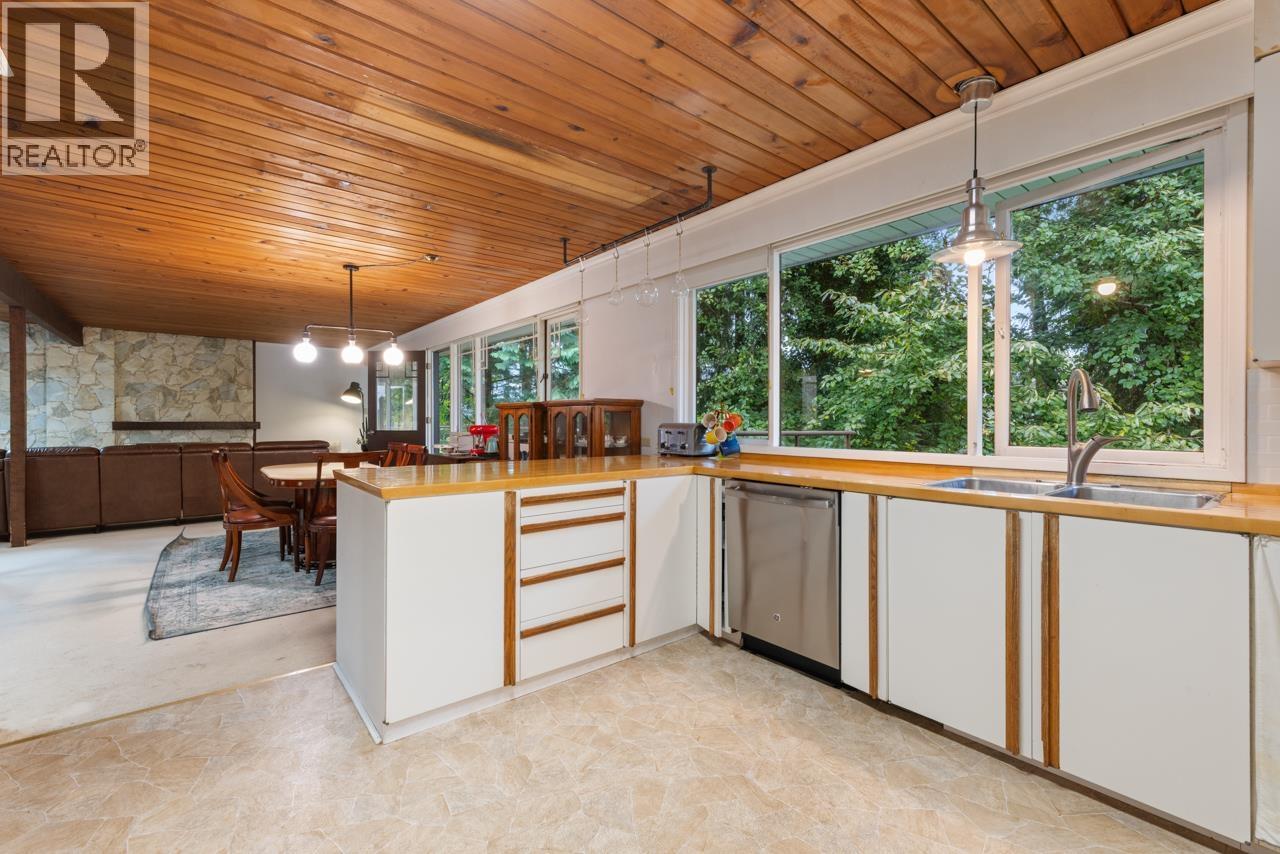 977 BELVEDERE DRIVE, North Vancouver