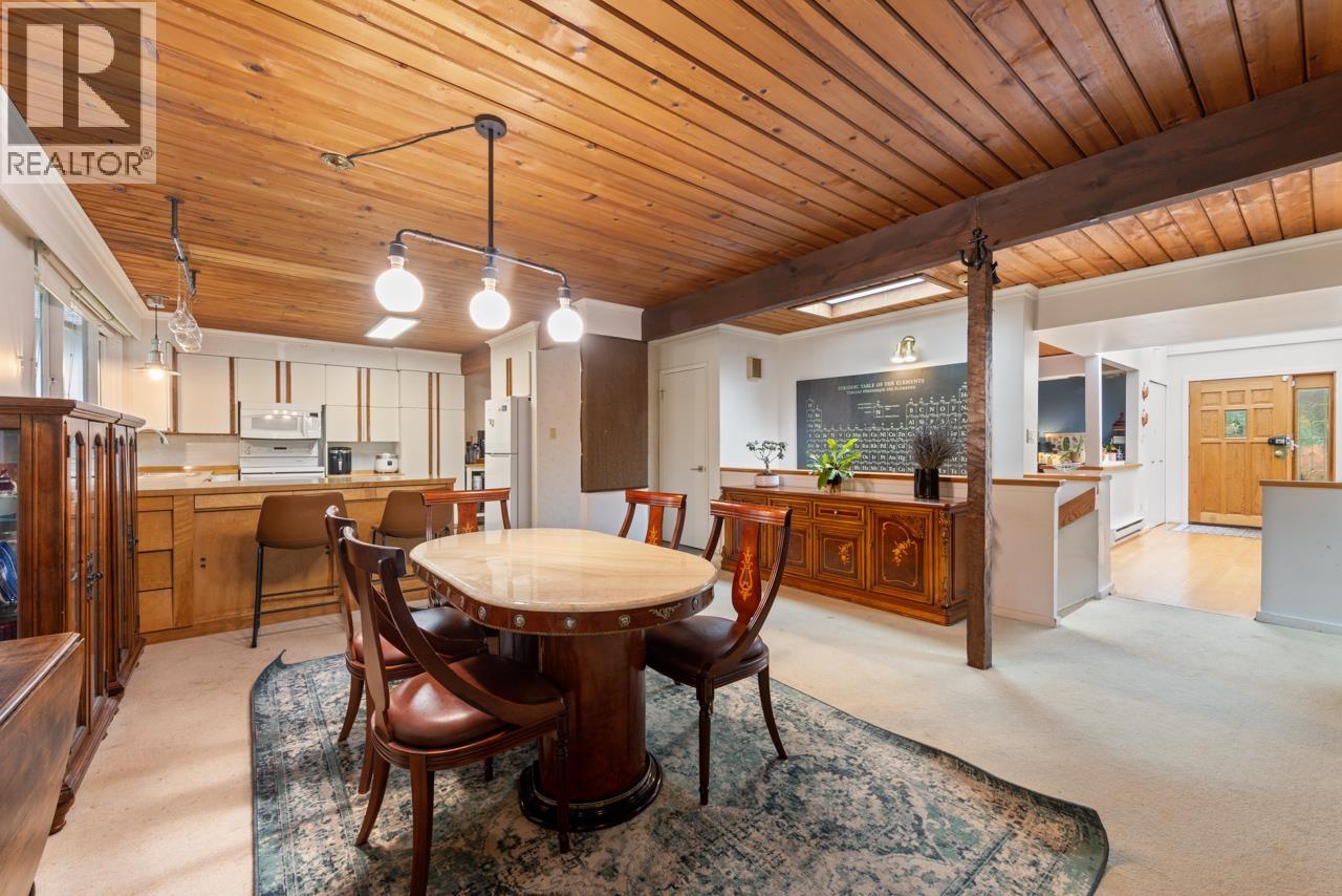 977 BELVEDERE DRIVE, North Vancouver