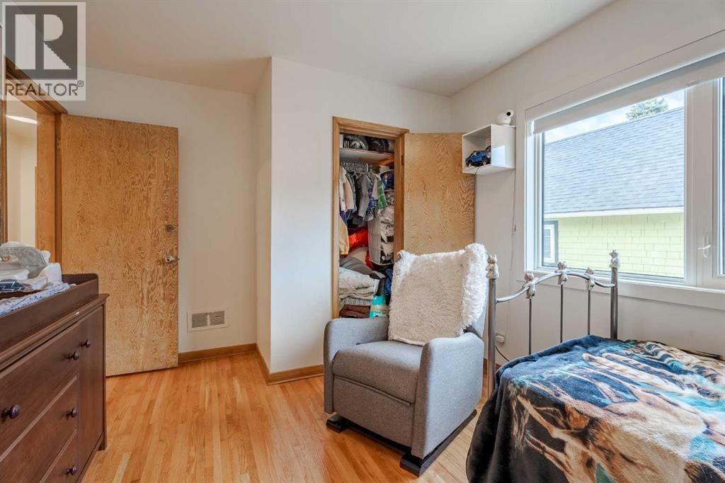 Single Family House Bungalow for Sale in   Avenue NW Sunnyside Calgary 