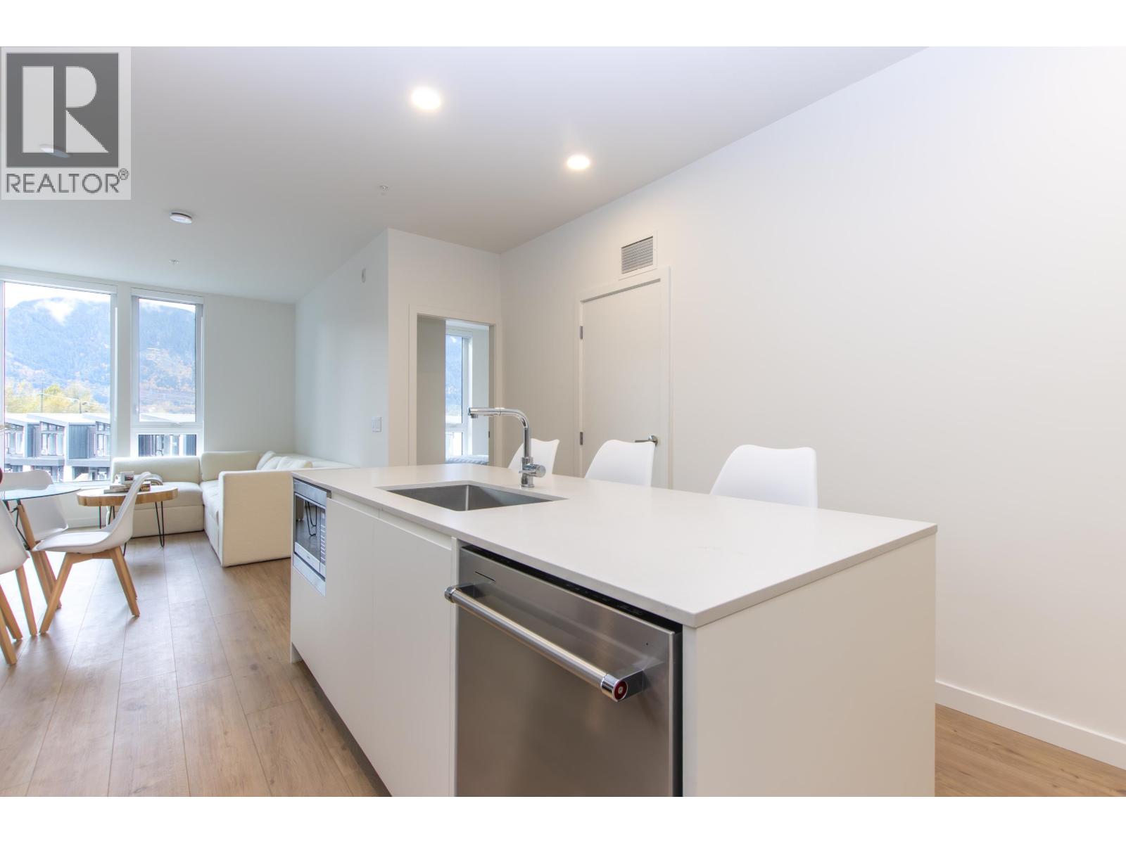 303 1500 SCOTT CRESCENT, Squamish