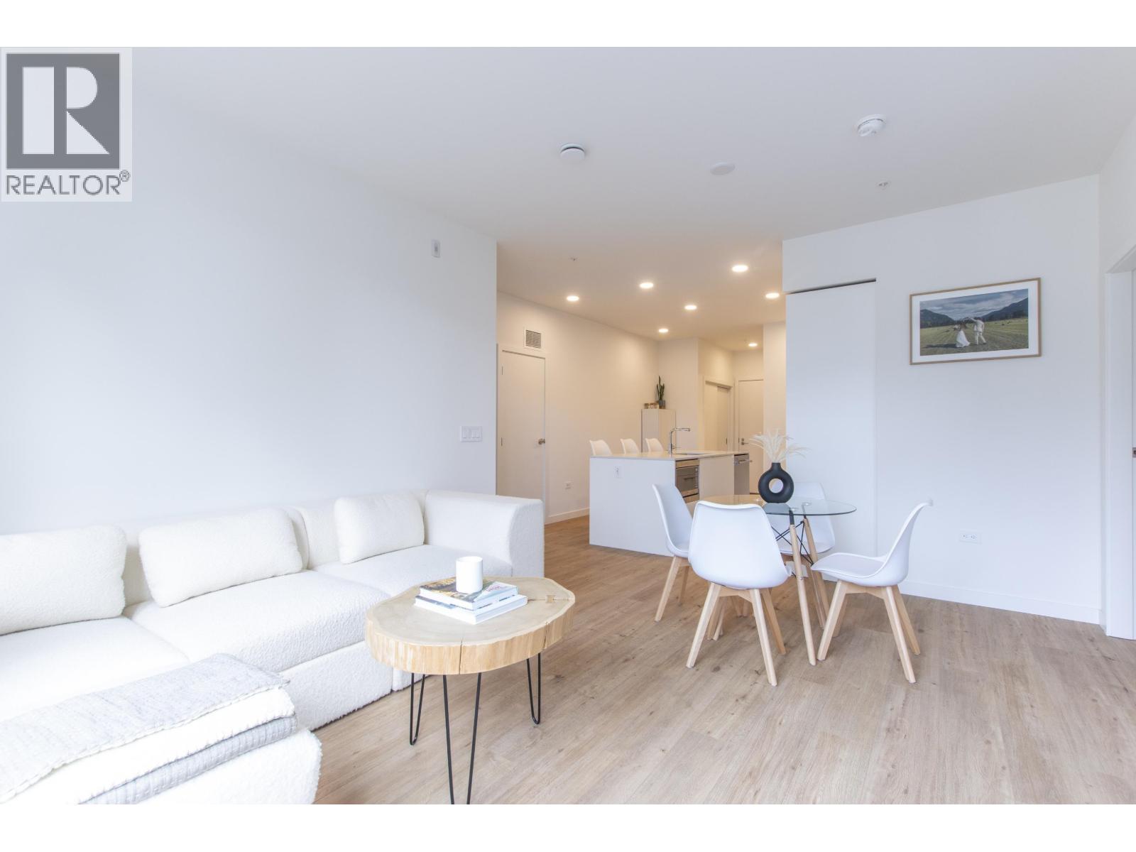 303 1500 SCOTT CRESCENT, Squamish