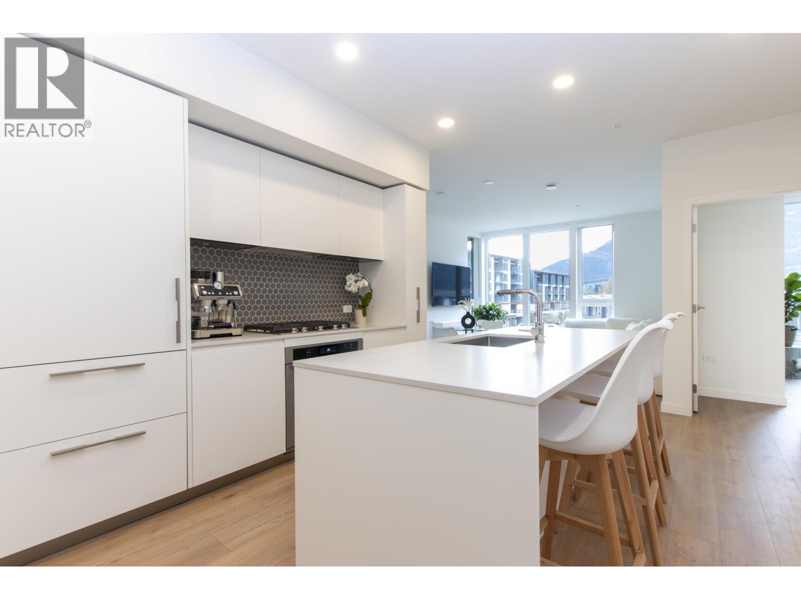 303 1500 SCOTT CRESCENT, Squamish