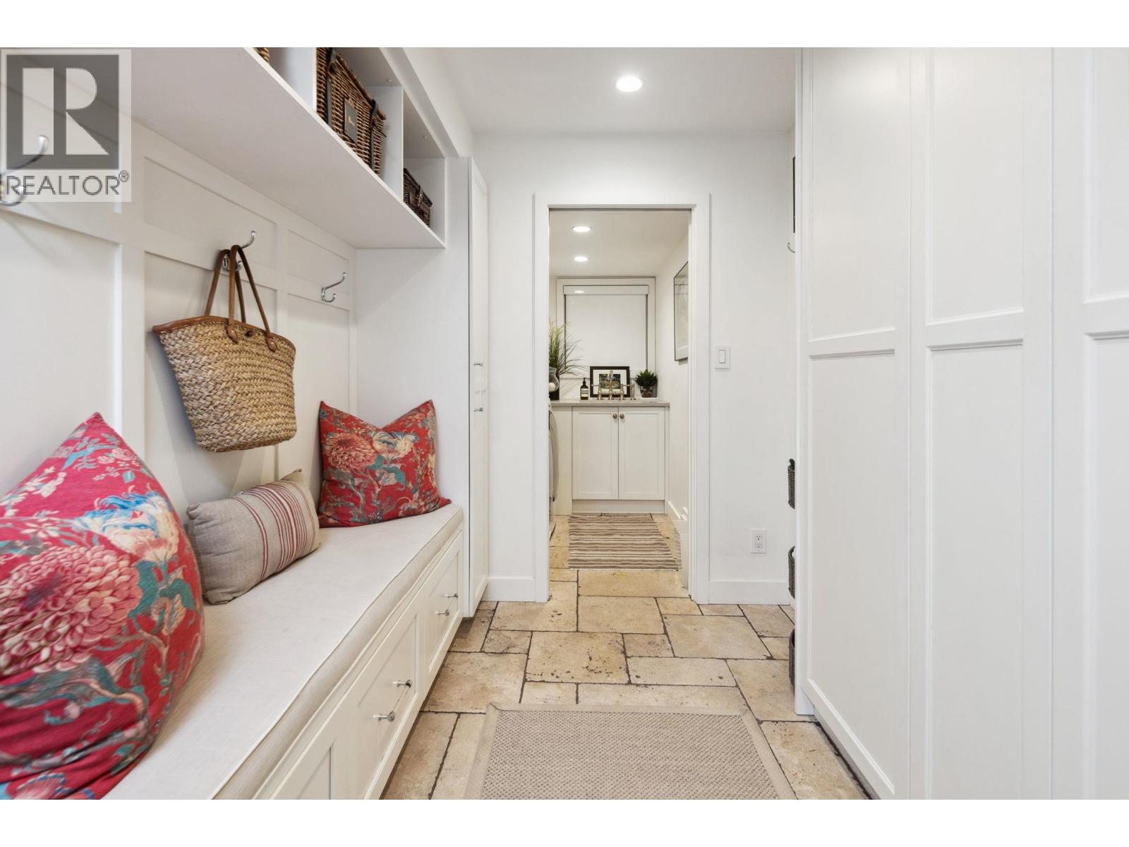 4445 STONE COURT, West Vancouver