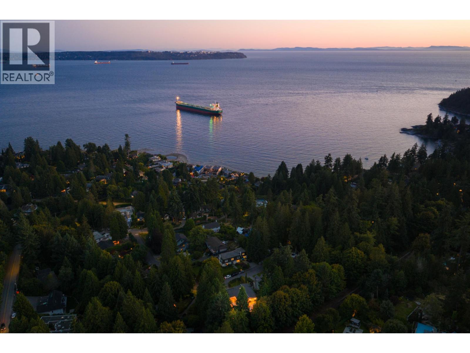 4445 STONE COURT, West Vancouver