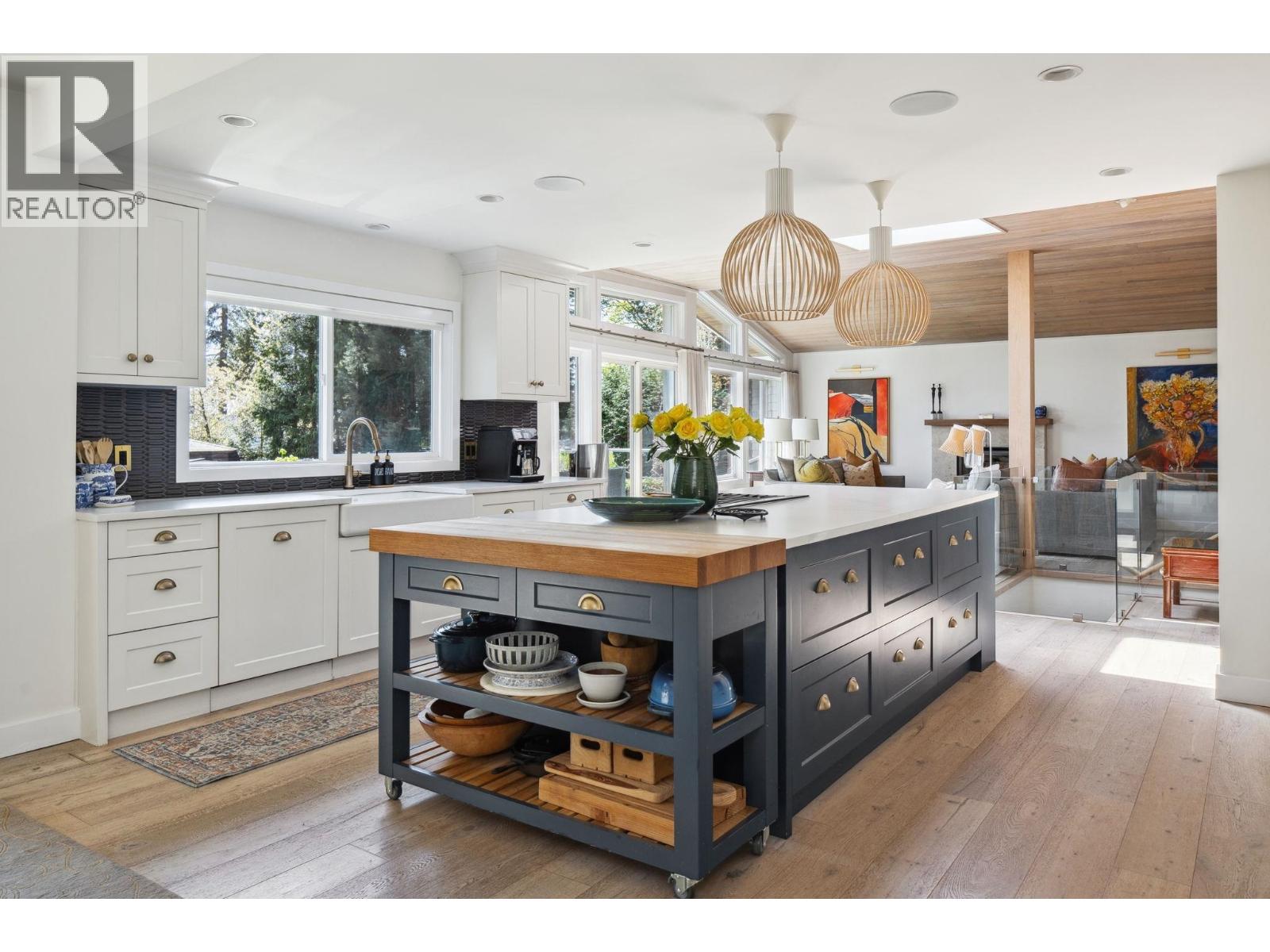 4445 STONE COURT, West Vancouver