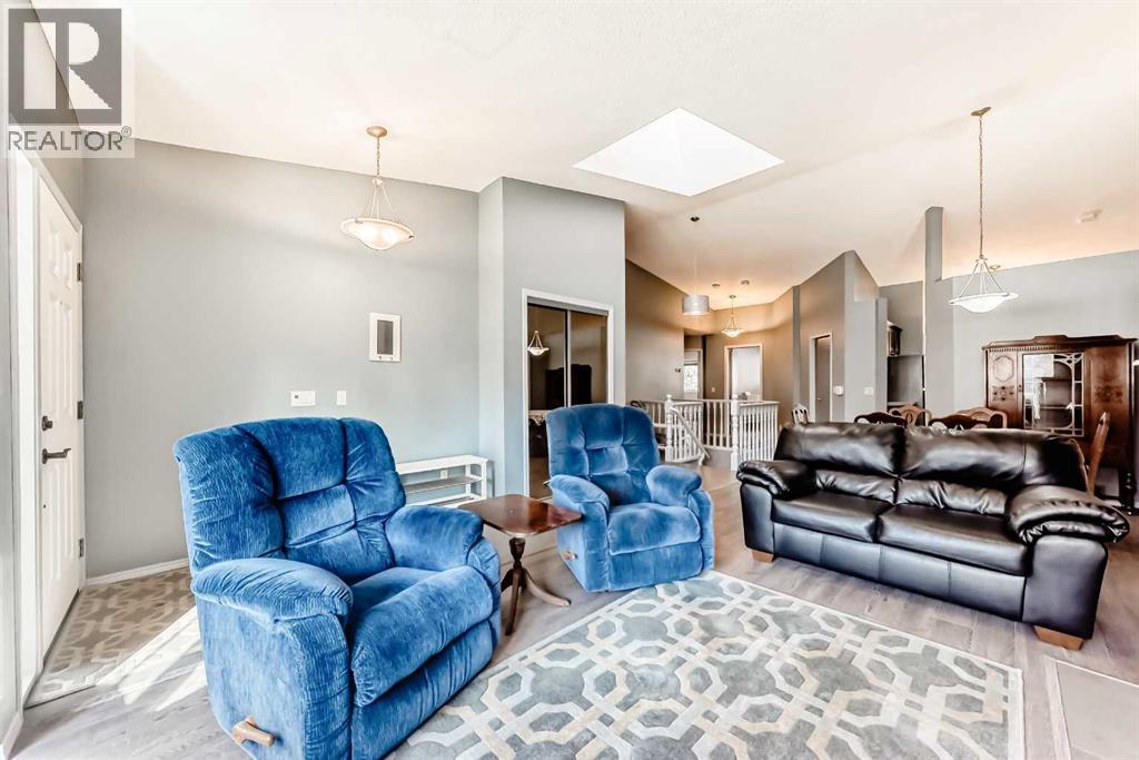 Single Family House Bungalow for Sale in  Gladstone Gardens SW Glamorgan Calgary 