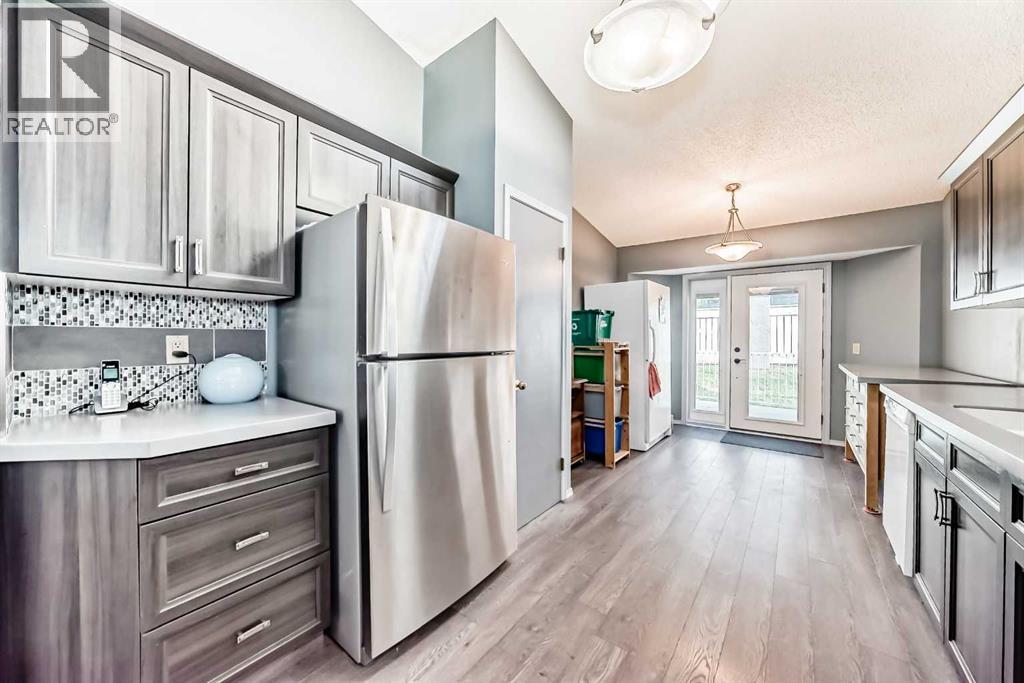 Single Family House Bungalow for Sale in  Gladstone Gardens SW Glamorgan Calgary 