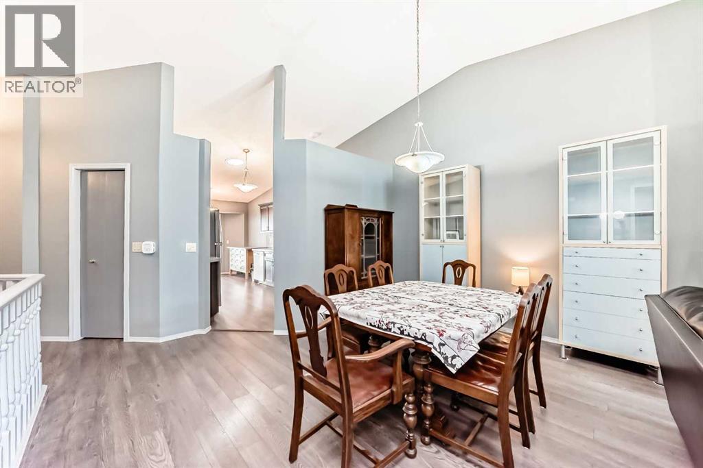 Single Family House Bungalow for Sale in  Gladstone Gardens SW Glamorgan Calgary 