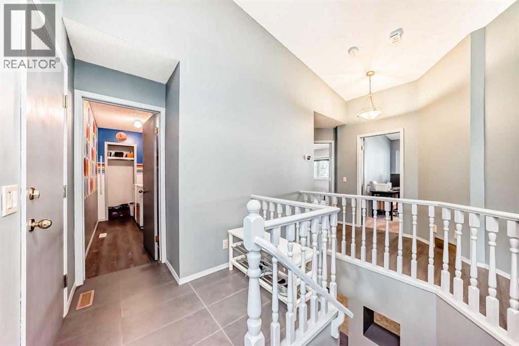 Single Family House Bungalow for Sale in  Gladstone Gardens SW Glamorgan Calgary 