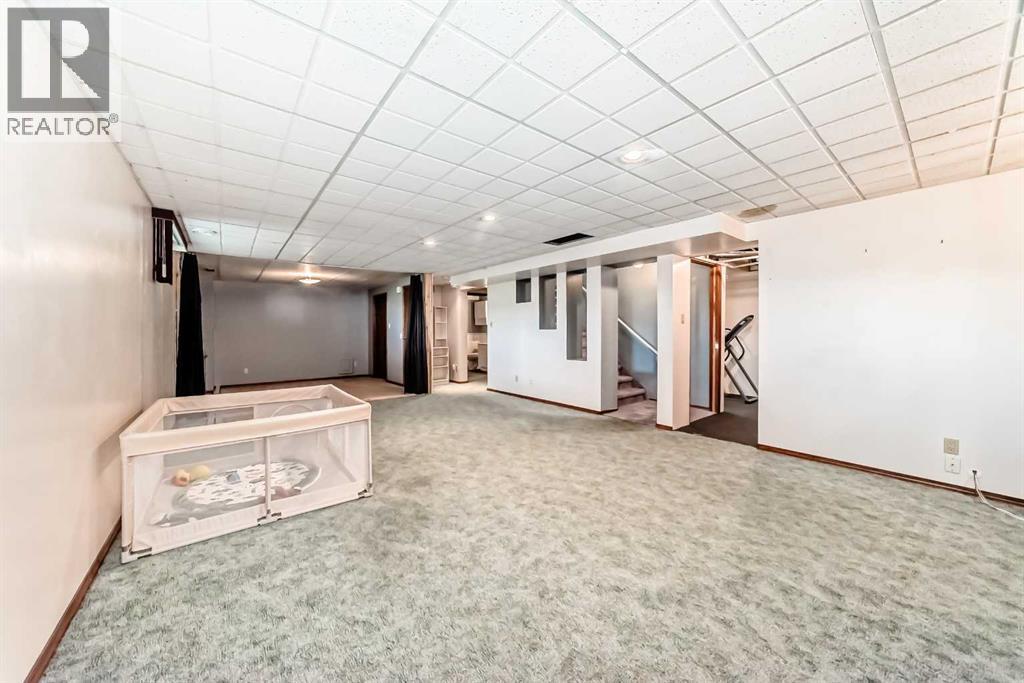 Single Family House Bungalow for Sale in  Gladstone Gardens SW Glamorgan Calgary 