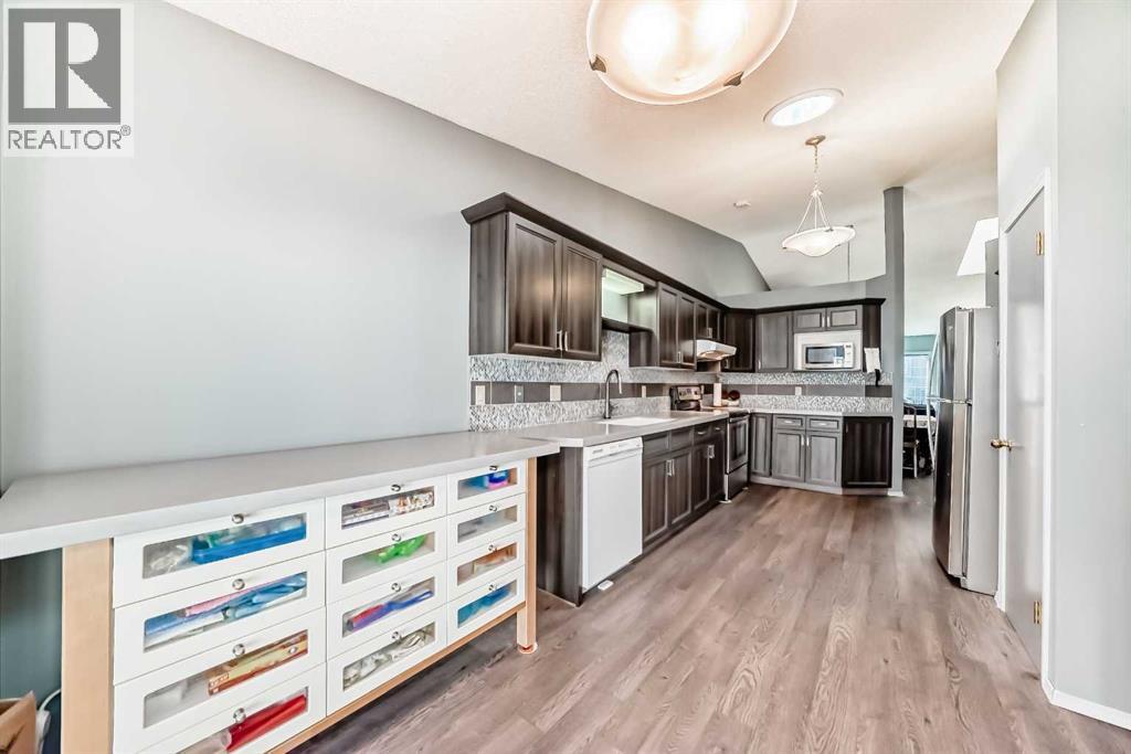 Single Family House Bungalow for Sale in  Gladstone Gardens SW Glamorgan Calgary 