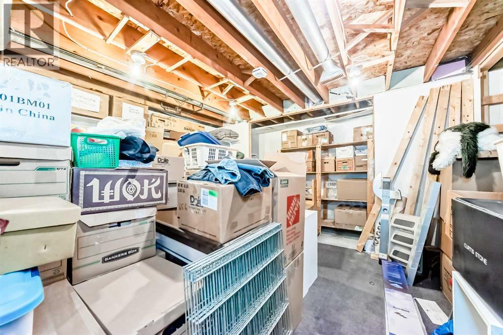 Single Family House Bungalow for Sale in  Gladstone Gardens SW Glamorgan Calgary 