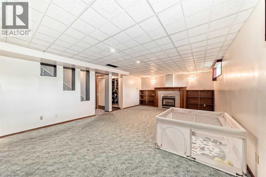 Single Family House Bungalow for Sale in  Gladstone Gardens SW Glamorgan Calgary 