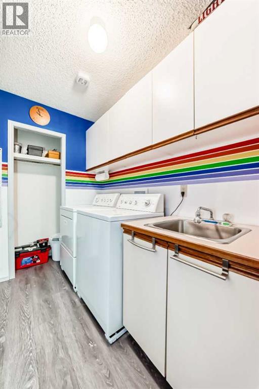 Single Family House Bungalow for Sale in  Gladstone Gardens SW Glamorgan Calgary 