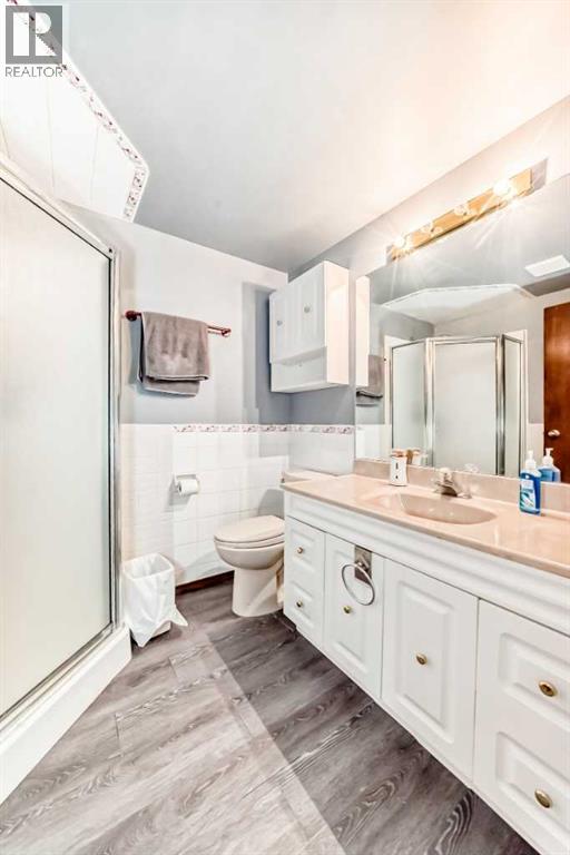 Single Family House Bungalow for Sale in  Gladstone Gardens SW Glamorgan Calgary 