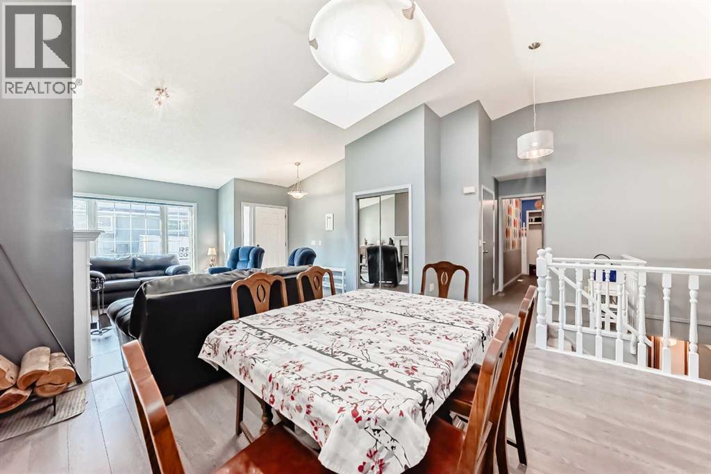 Single Family House Bungalow for Sale in  Gladstone Gardens SW Glamorgan Calgary 