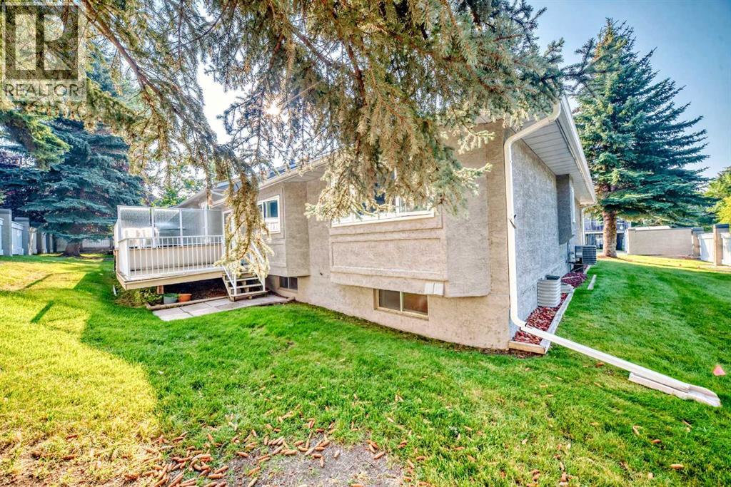 Single Family House Bungalow for Sale in  Gladstone Gardens SW Glamorgan Calgary 