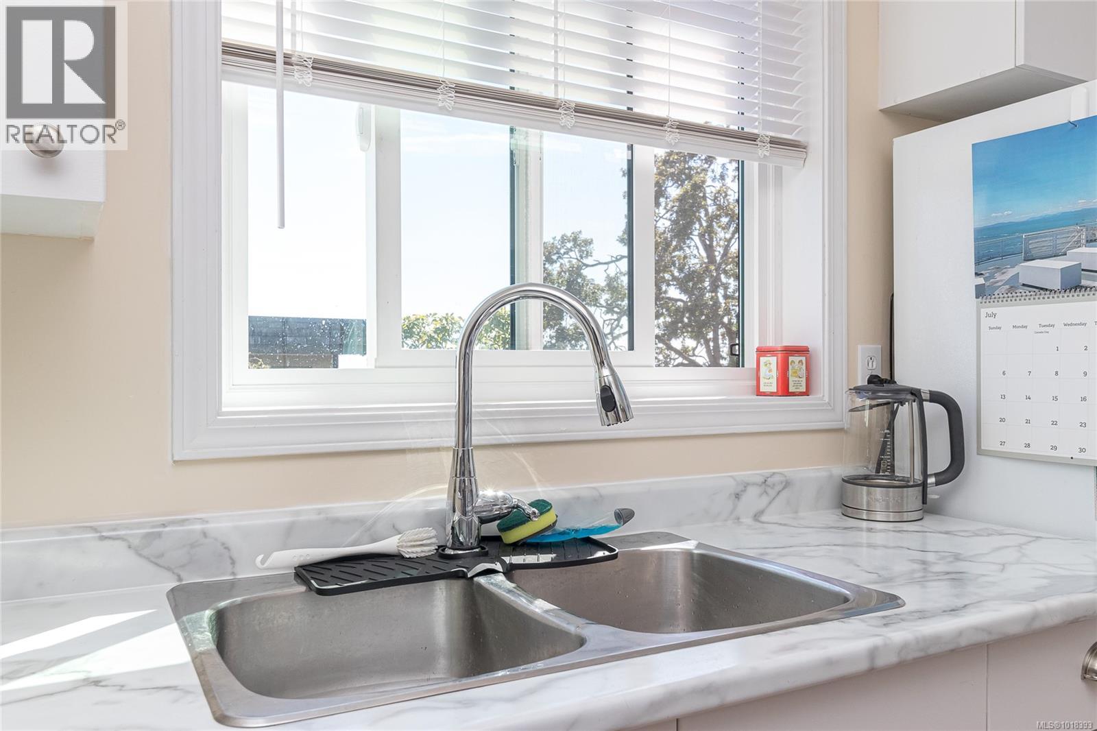 312 3460 Quadra Street, Saanich