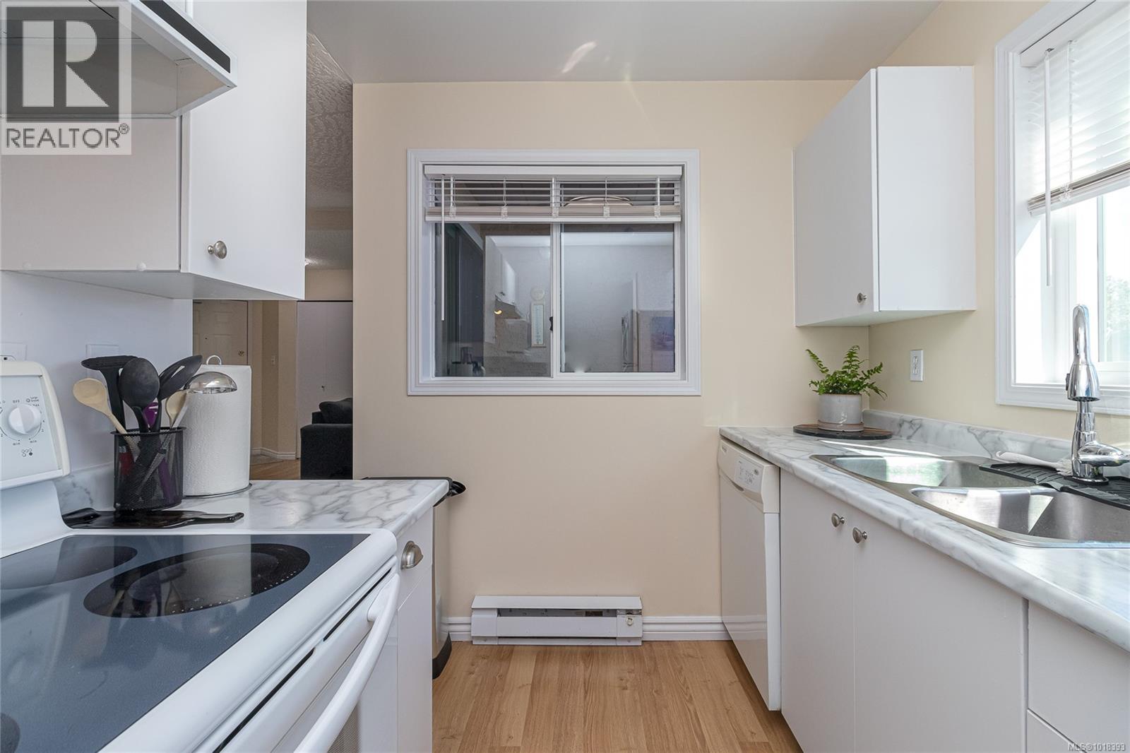 312 3460 Quadra Street, Saanich