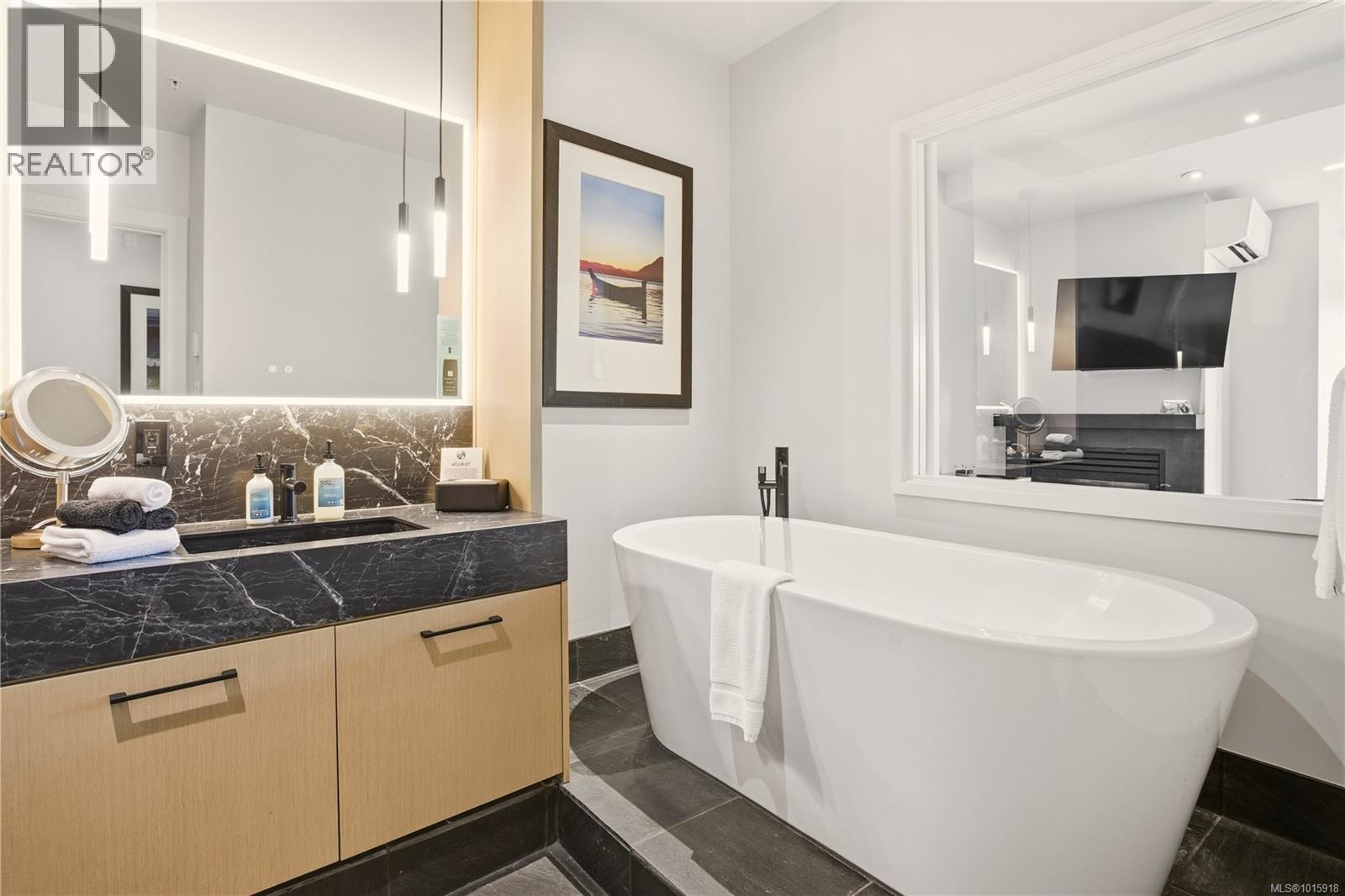 306 596 Marine Dr, Ucluelet