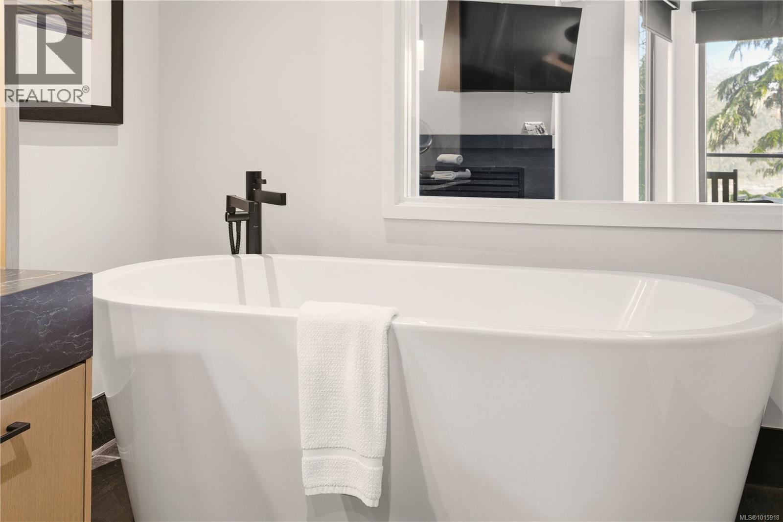 306 596 Marine Dr, Ucluelet