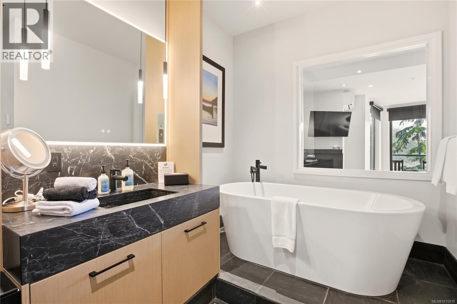 306 596 Marine Dr, Ucluelet