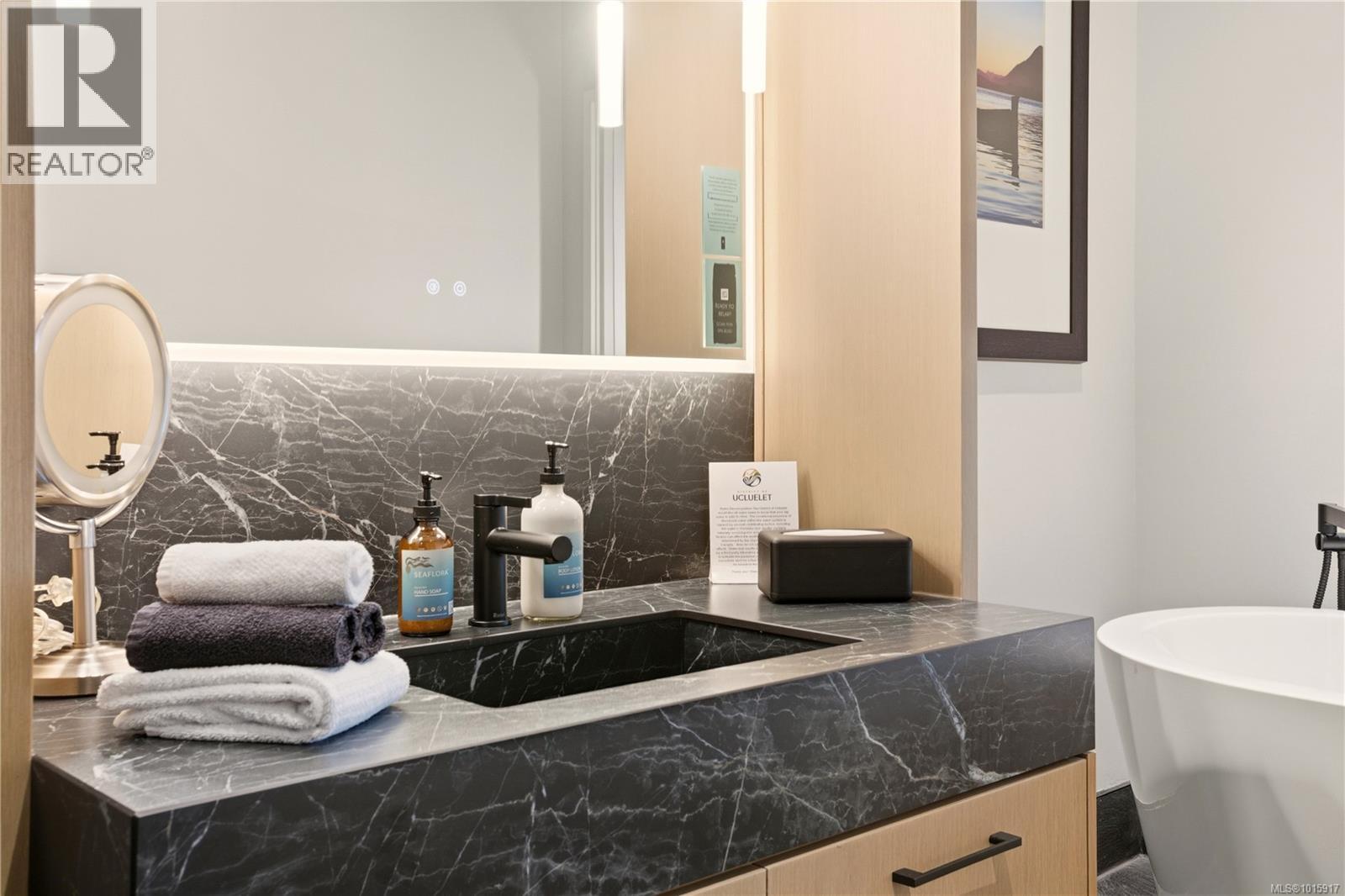 302 596 Marine Dr, Ucluelet