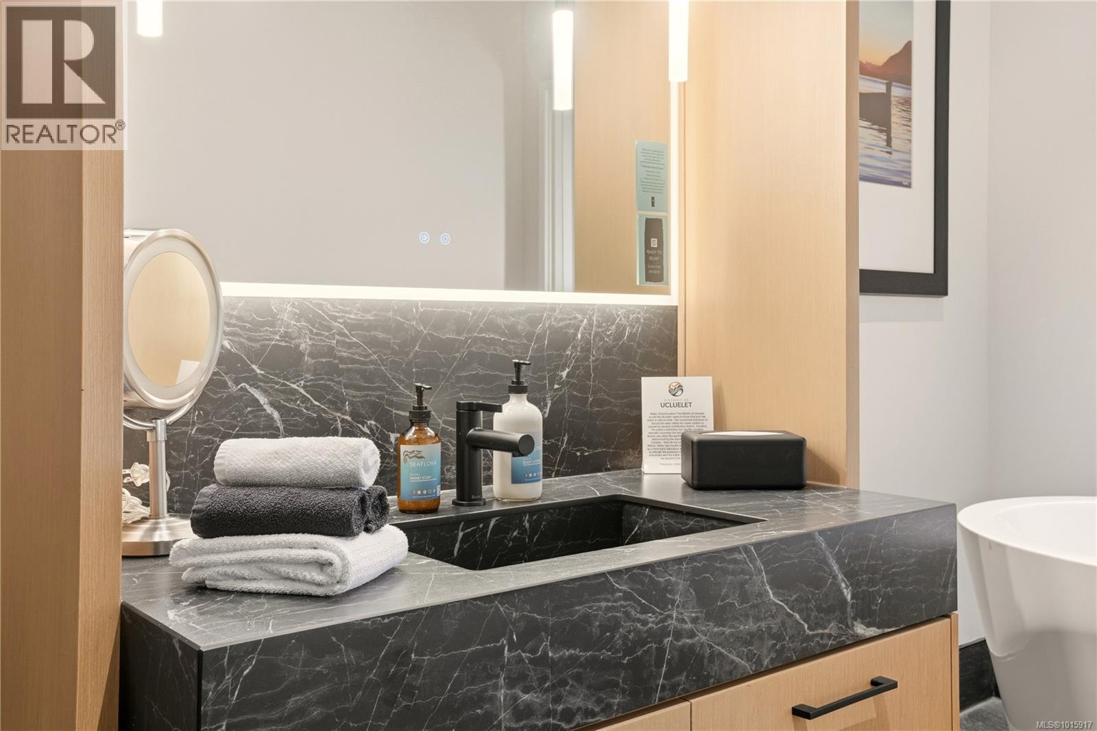 302 596 Marine Dr, Ucluelet