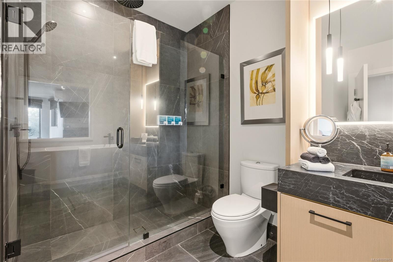 302 596 Marine Dr, Ucluelet