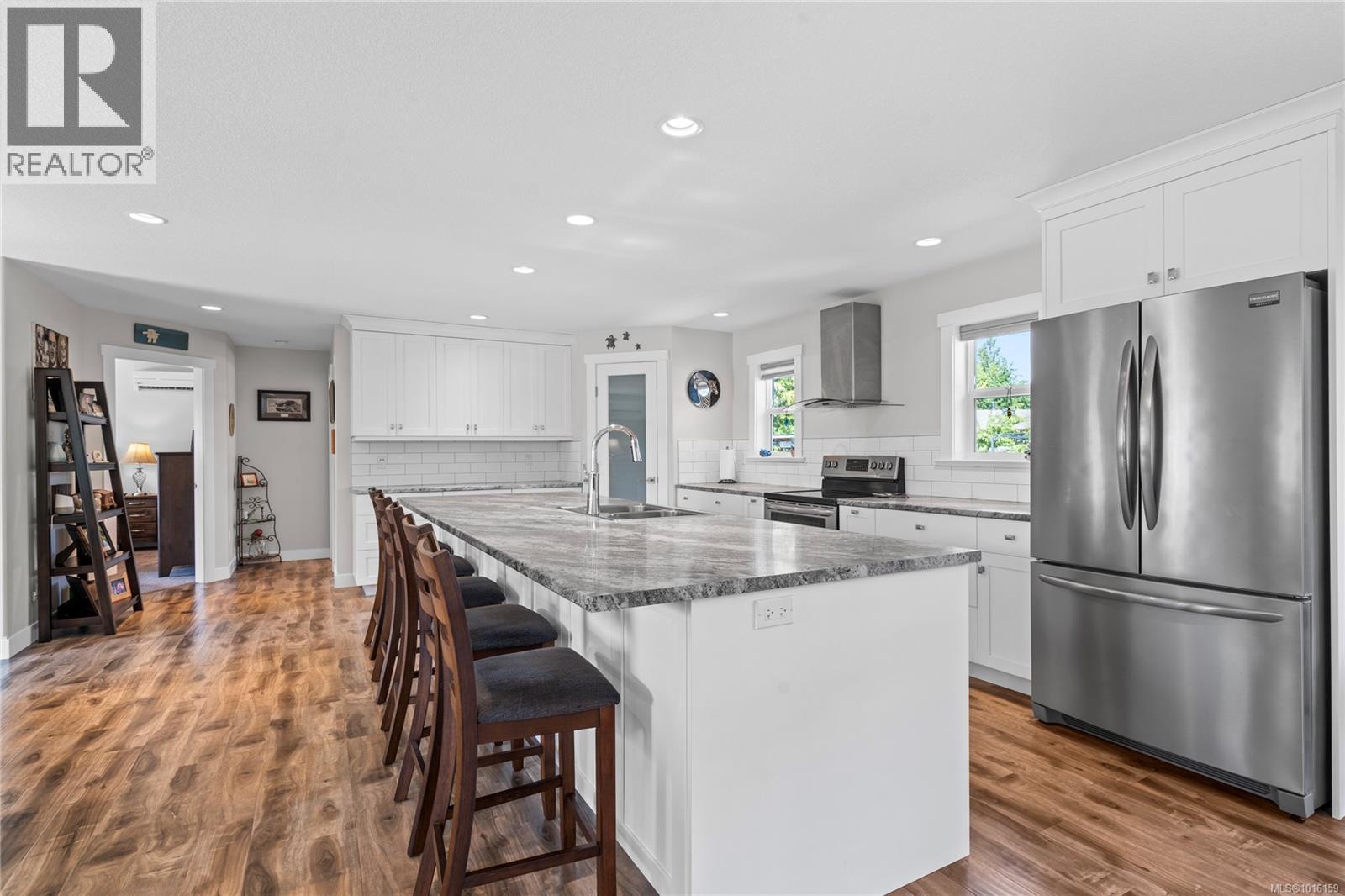 911 Poplar Way, Hilliers