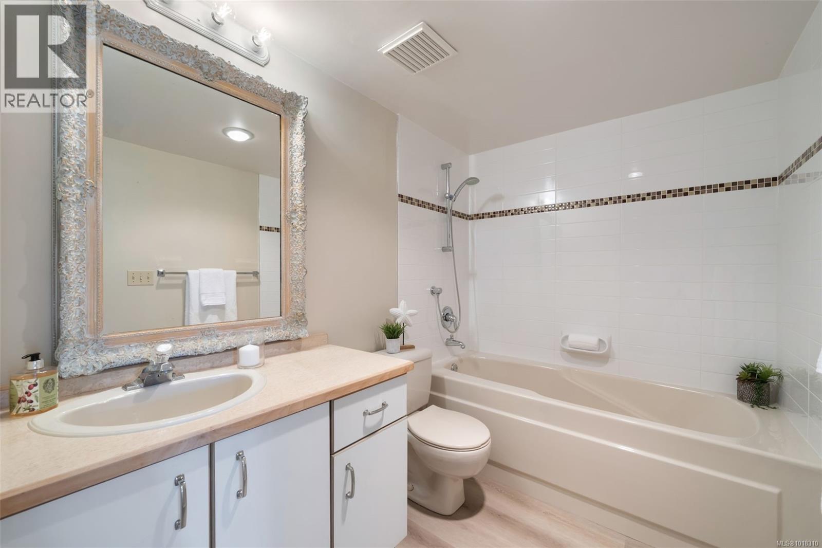 402 1121 Oscar Street, Victoria