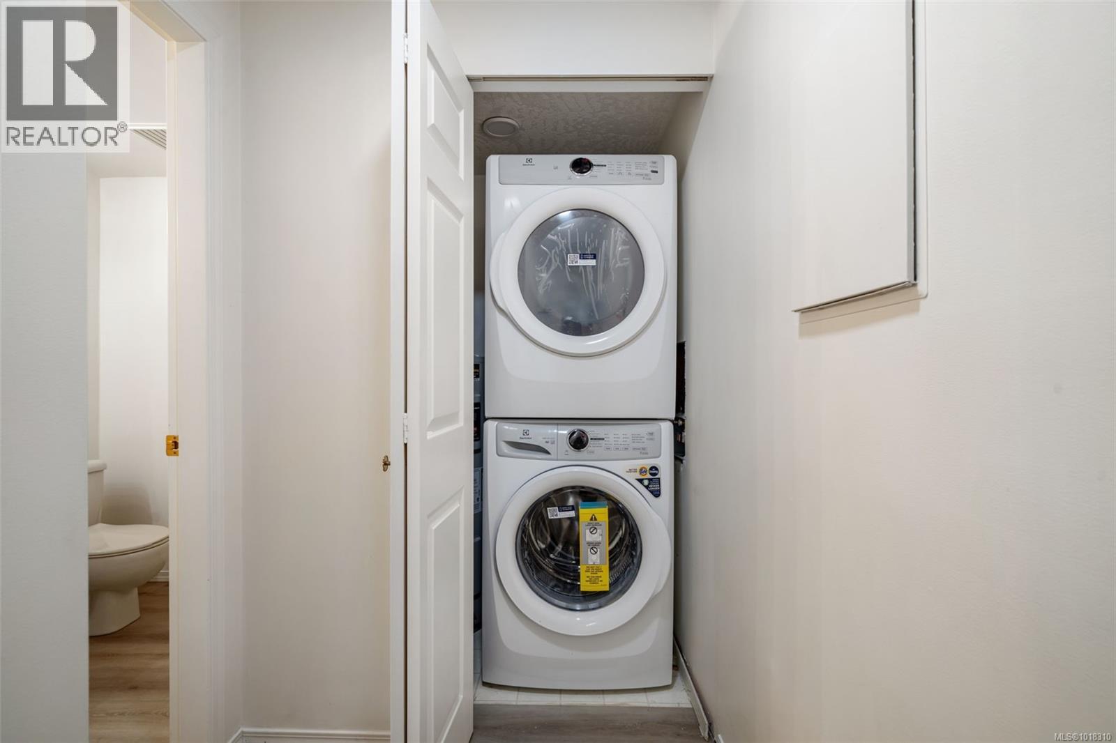 402 1121 Oscar Street, Victoria