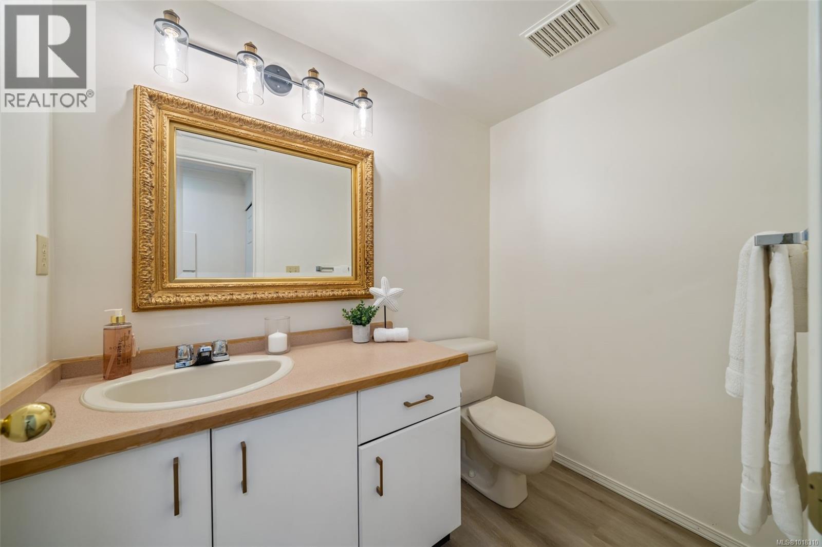 402 1121 Oscar Street, Victoria