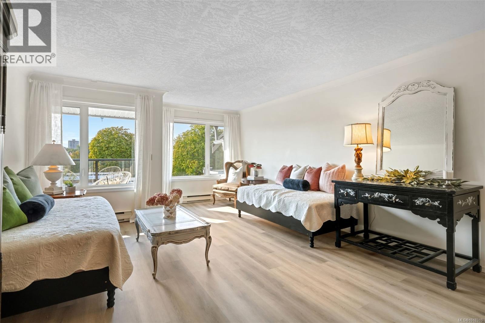 402 1121 Oscar Street, Victoria