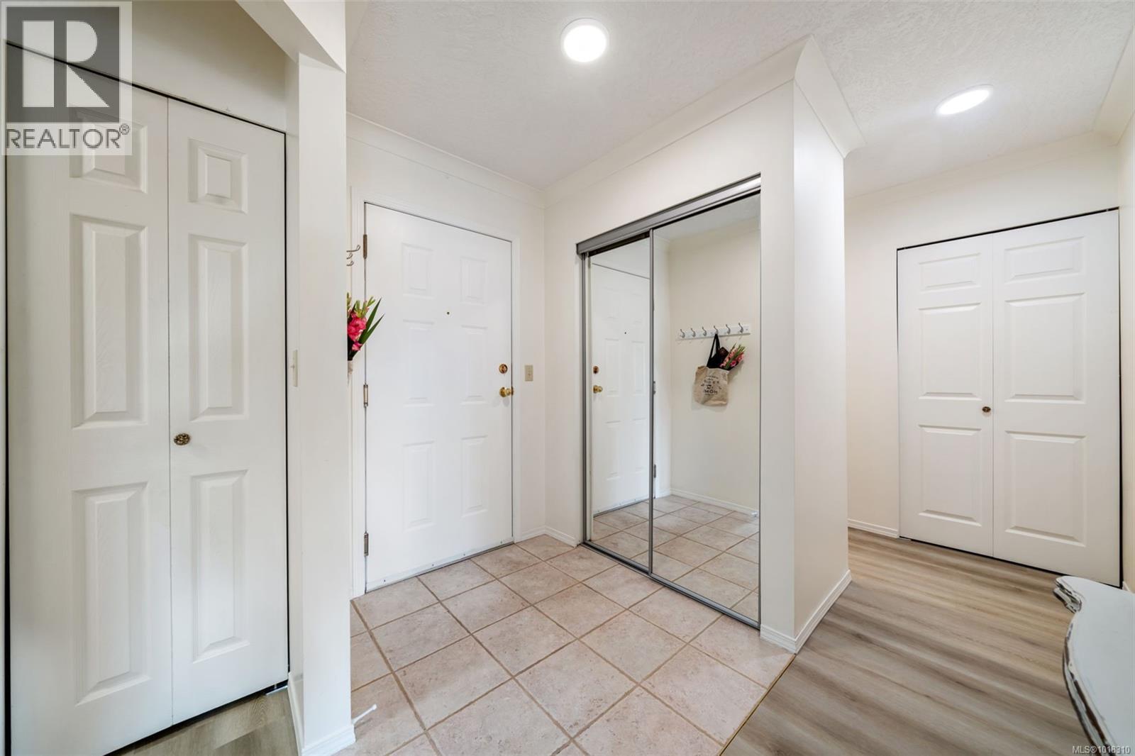 402 1121 Oscar Street, Victoria