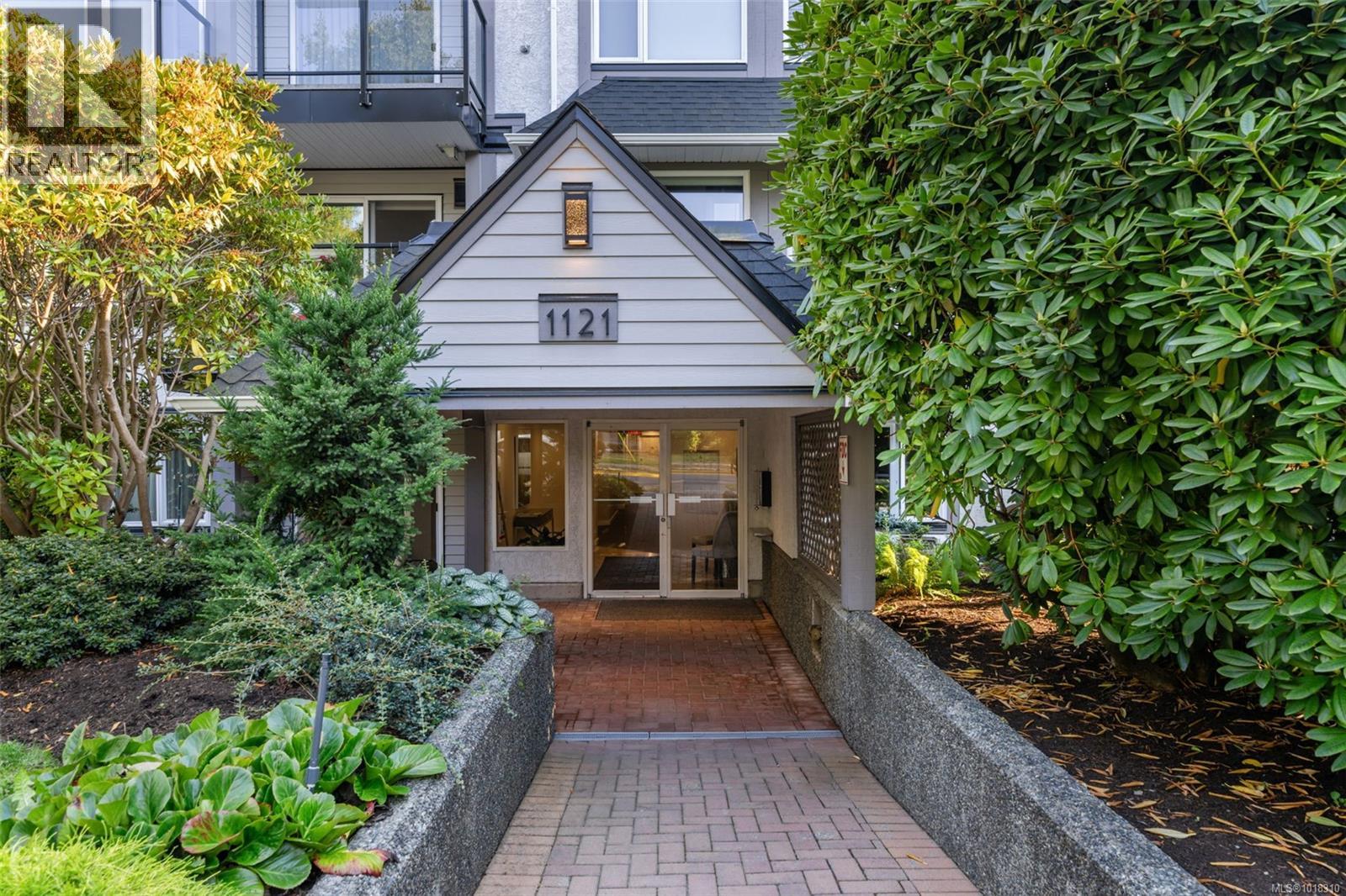 402 1121 Oscar Street, Victoria