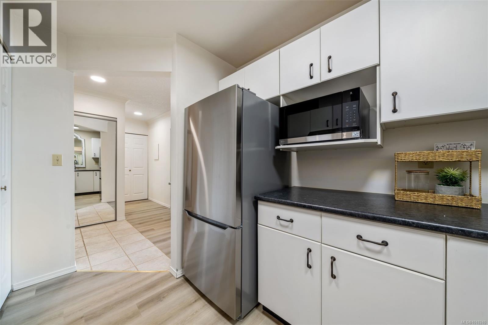 402 1121 Oscar Street, Victoria