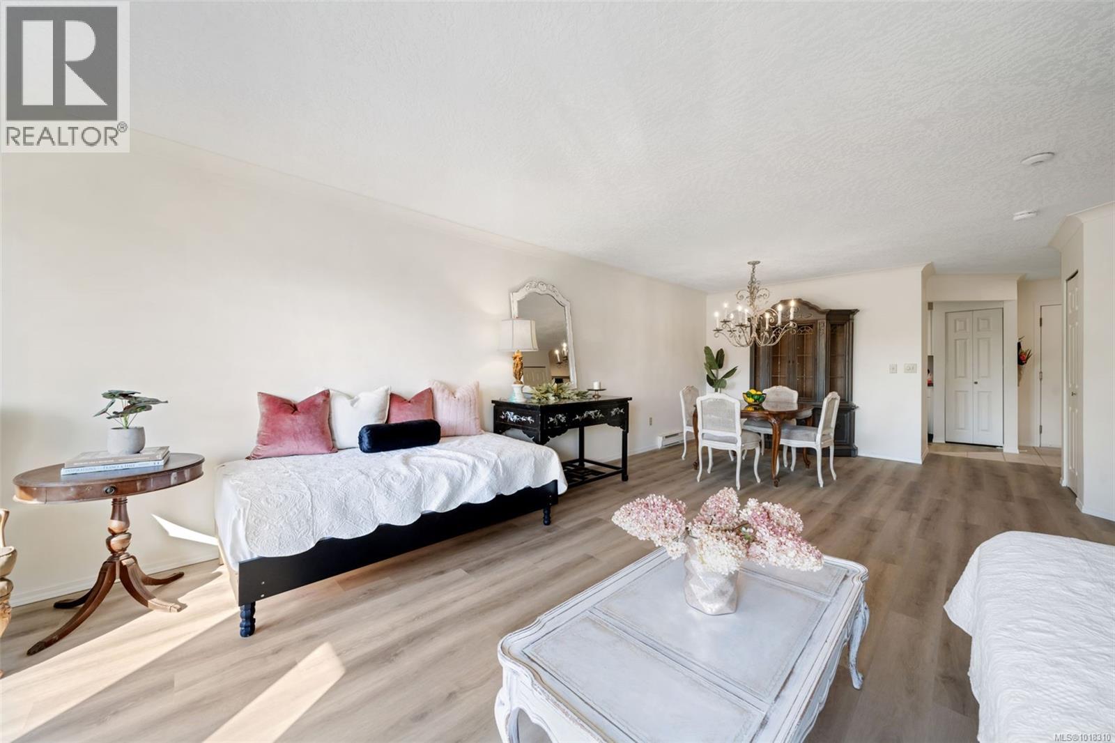 402 1121 Oscar Street, Victoria